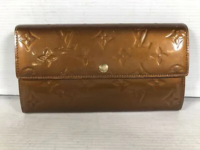 Louis Vuitton Womens Gold Patent Leather Vernis Monogram France Small Wallet COA • $79.99