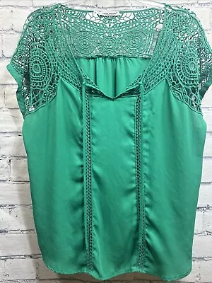 Maurices Plus Size 0x Shirt Blouse Kelly Green Short Sleeve Lace Crochet ￼ • $15