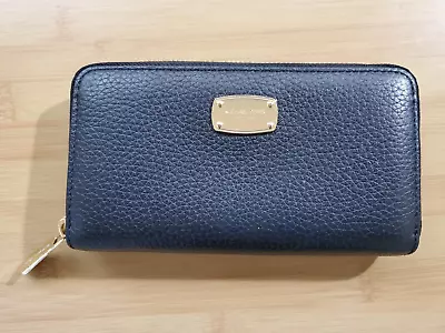 Michael Kors Small Pebbled Leather Wallet Read Descriptions • $35