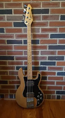 1982-Vintage Peavey T40 Bass Guitar. Birdseye Maple Neck! • $1199