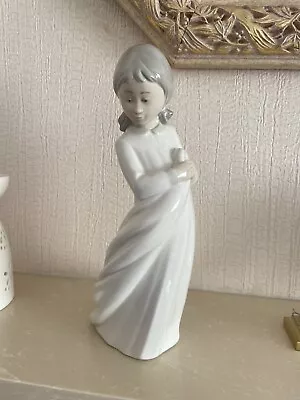 Stunning Perfect NAO By Lladro Girl  • £20