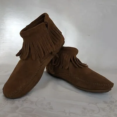 Minnetonka 522 225960 Womens Size: 5. Moccasins Cancho. Feathers. Side Sipper. • $20