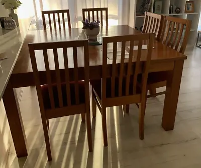$800 • Buy Dining Table And Chairs Used Very Good Condition