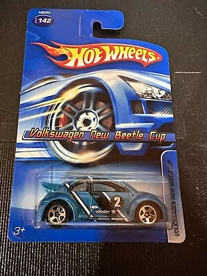 Hot Wheels 2006 Volkswagen New Beetle Cup Blue VW Bug #142 • $4.70