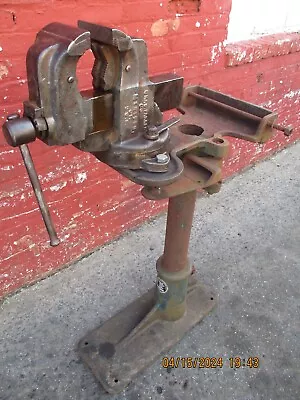 CHAD PARKER 434 1/2 SWIVEL VISE W/ PIPE JAWS On ANTIQUE MACHINE STAND • $600