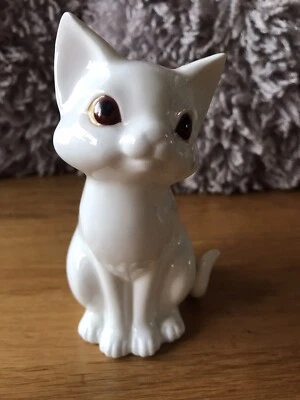 £7.50 • Buy Royal Osborne White China Cat  4389