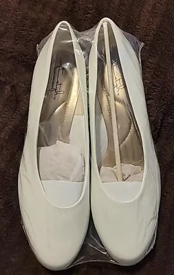 NEW Women's Heels Sz 9.5 Wide Width Hush Puppies Soft Style White Pumps Shoes • $19.99