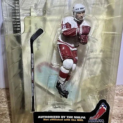 McFarlane Toys Action Figure Steve Yzerman #19 NHLPA 2000 Series 1 • $18.99