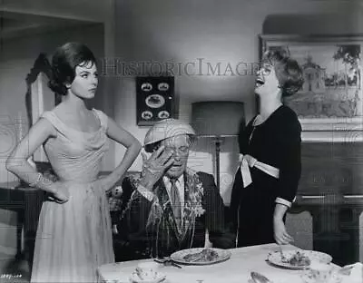 1964 Press Photo Michele Mercier Bob Hope And Lilo Pulver In  A Global Affair  • $19.99
