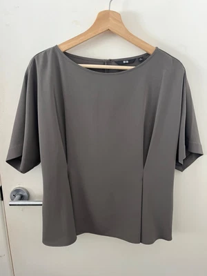 $22 • Buy Uniqlo Womens Blouse Size M Work Corporate Casual Business