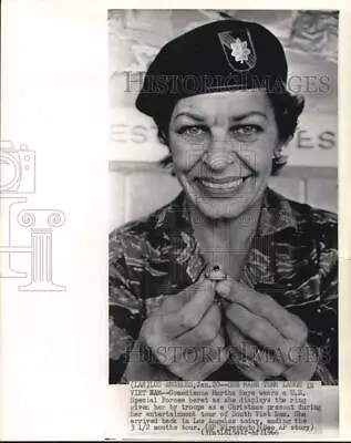1966 Press Photo Comedienne Martha Raye Holds Christmas Gift Ring In Los Angeles • $20.88