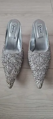 Unze Embellished Pointed Toe Shoes - Silver - Size 8 • £7