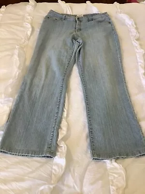 Venezia Women’s Light Wash Denim Jeans Size 16  • $22.95