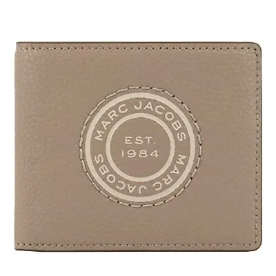 [Marc Jacobs] LOGO EMBOSSED BILLFOLD S140L01RE21 053 GREIGE  • $149.17