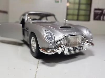 Aston Martin DB5 James Bond Goldfinger Detailed Motormax 1:24 Scale Model Car • £39.90