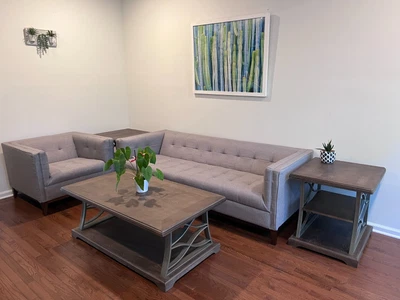 $180 • Buy Raymour & Flanigan 3-Piece Coffee Table Set - Lightly Used