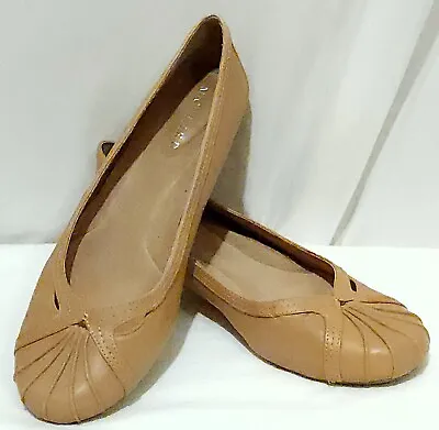 Michelle D Womens10 Tan Shoes Slip On Round Toe Flats Memory Foam Insole • $18.98