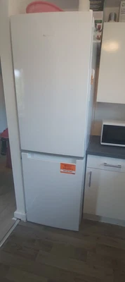 £330 • Buy Hotpoint Fridge Freezer H3T 811I W Fridge Freezer - White