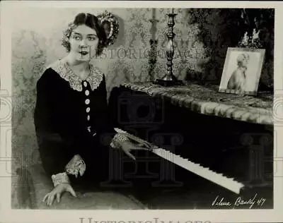 1947 Press Photo Vilma Banky Musician From Hungary - Kfz06999 • $23.88
