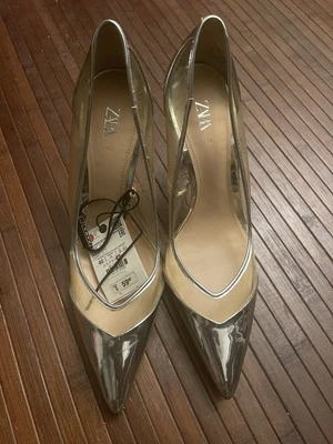 $28.80 • Buy Zara Heels Sz 40 Clear Silver Pumps Patent Leather New Never Worn Zara US Sz 9