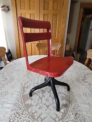 Antique Red Industrial American Seating Company Young Child's Chair • $48.88