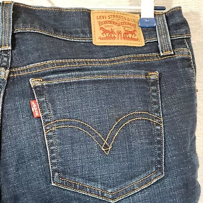 Levi's Women's Classic Cuffed Capri Jeans Dark Wash Denim Pants Size 28 • $28.95