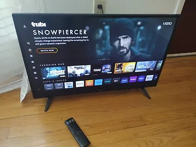 Vizio 32 Inch Smart Tv 1080 D32f-G1 • $160