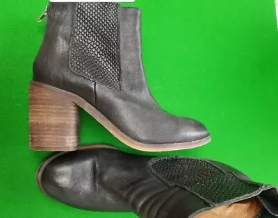 Ladies Eos Black Leather Back  Zip Boots Size  7 /38 • $30