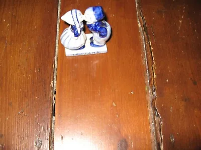 £4 • Buy Brand New Hand Painted Delft Holland Dutch Boy And Girl Kissing Figurine