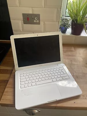 White Unibody MacBook - UPGRADED RAM & SSD  • £99