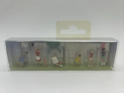 Faller 151014 OO HO Gauge Woman And Children Hanging Out Washing Figures Set • £14.99