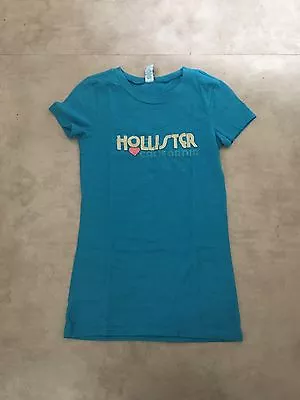 Hollister T-shirt Size Small  • $6