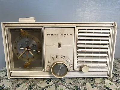 Vintage Motorola Model AC43BH Ser. 31024 Clock Radio White *Clock Works - Hum • $56.99