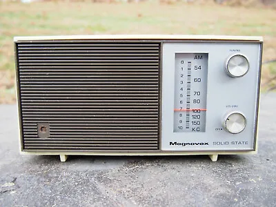 Vintage 60's Magnavox Ivory White Solid State Transistor Radio R-10 Model 20R010 • $36.34