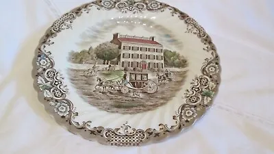  Heritage Hall Plate Georgian Town House 9.75  Dinner Shiny Scalloped Vintage • $22.26