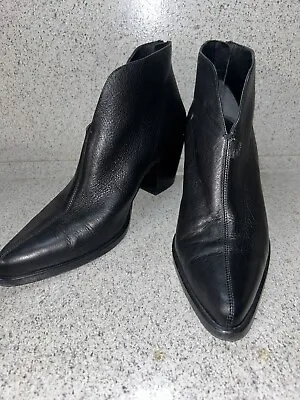 Vero Cuoio Booties Womens  Sz 10 Block Heel Pointed Toe Leather Sole Back Zipper • $28
