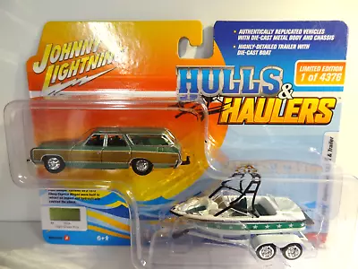 Johnny Lightning - Green - 1973 Chevy Caprice With Mastercraft Boat & Trailer • $9.98