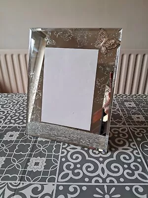 Silver Mirrored Glass Stand Up Photo Frame With Butterfly Design & 3D Butterfly  • £1.50