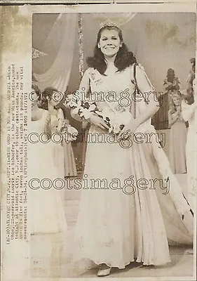 1971 Pretty Miss America Laurie Lea Schaefer Crowned Press Photo • $15