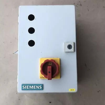 12  X 8  X 5  Electrical Enclosure W/ Siemens 16A 3-Ph Switch 3LD2003-0TK53 • $40