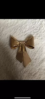 Vintage AVON 1980 Bow Ribbon Gold Tone Pin Brooch Holds Corsage • $0.99