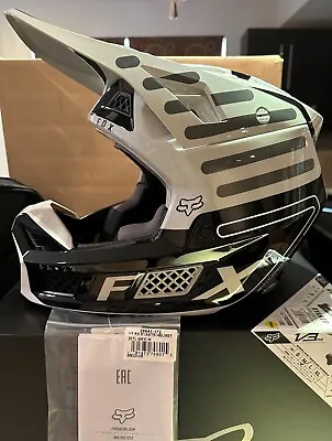 $500 • Buy New Fox Racing V3 RS Ryaktr Helmet - Steel Grey - Med - 29641-172-M