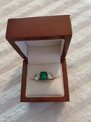 750 18ct Gold Round Spinel & Green Glass Trilogy Ring With Box • £179