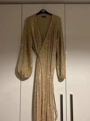 £9.54 • Buy Boohoo Gold Sequin Maternity Dress, Size 12 - Evening Party Occasion Wear