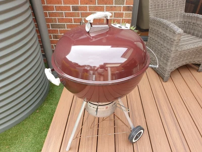 $36 • Buy WEBER KETTLE Charcoal BBq Beautiful Maroon Colour - Pick Up Mitcham, Vic