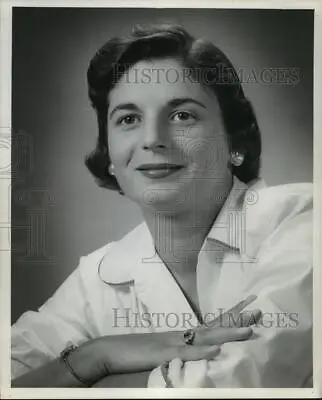 1954 Press Photo Joan Menefee Of 481 Wiltshire City - Sba05962 • $29.88