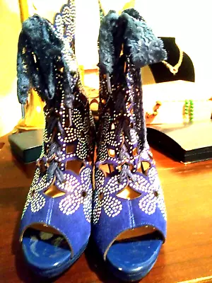 Vero Guoio Dark Blue Sequin Ankle Booties! • $60