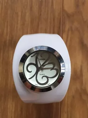 £8 • Buy Terner White  Magnetic Seal Watch Chunky Design