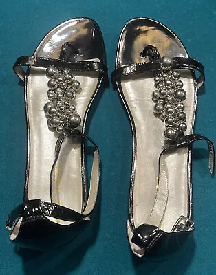 Me Too Women’s Sz 10M Flat Sandals T-strap Silver Ball Embellished • $21.99