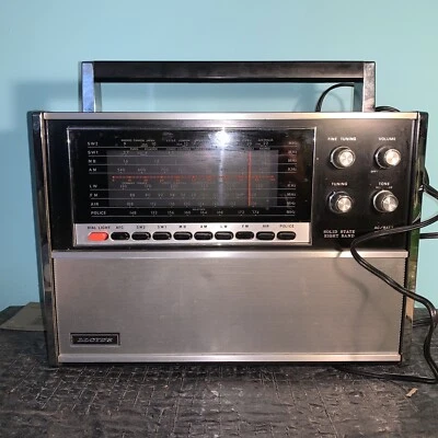 $100 • Buy LLOYDS 9n11b-120a SOLID STATE EIGHT BAND WORLD RADIO RECEIVER JAPAN  WORKING